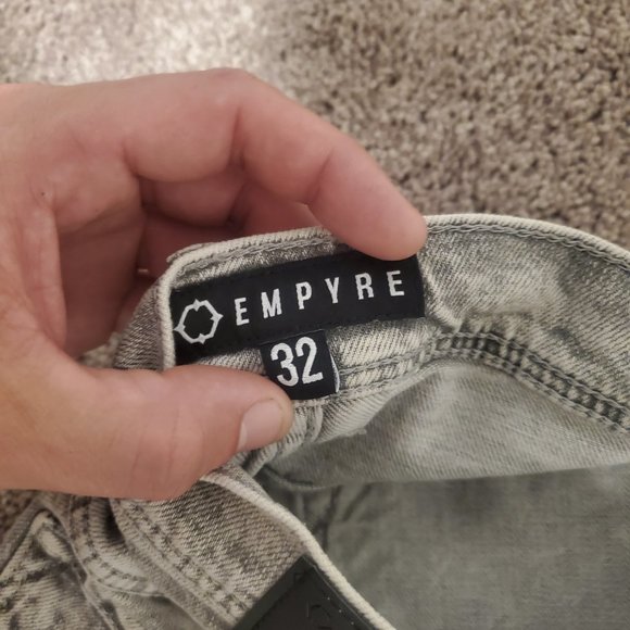 Empyre Skinny Jeans - Light Grey - Distressed Style - SZ 32 - Barely Worn - Picture 4 of 5